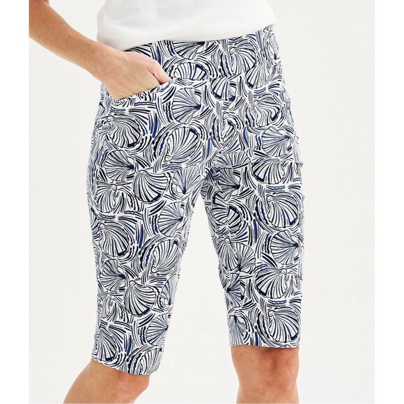 Croft & Barrow Stretch Skimmer Bermuda Style Shorts sz 12 Blue White Shell Print - Picture 2 of 9